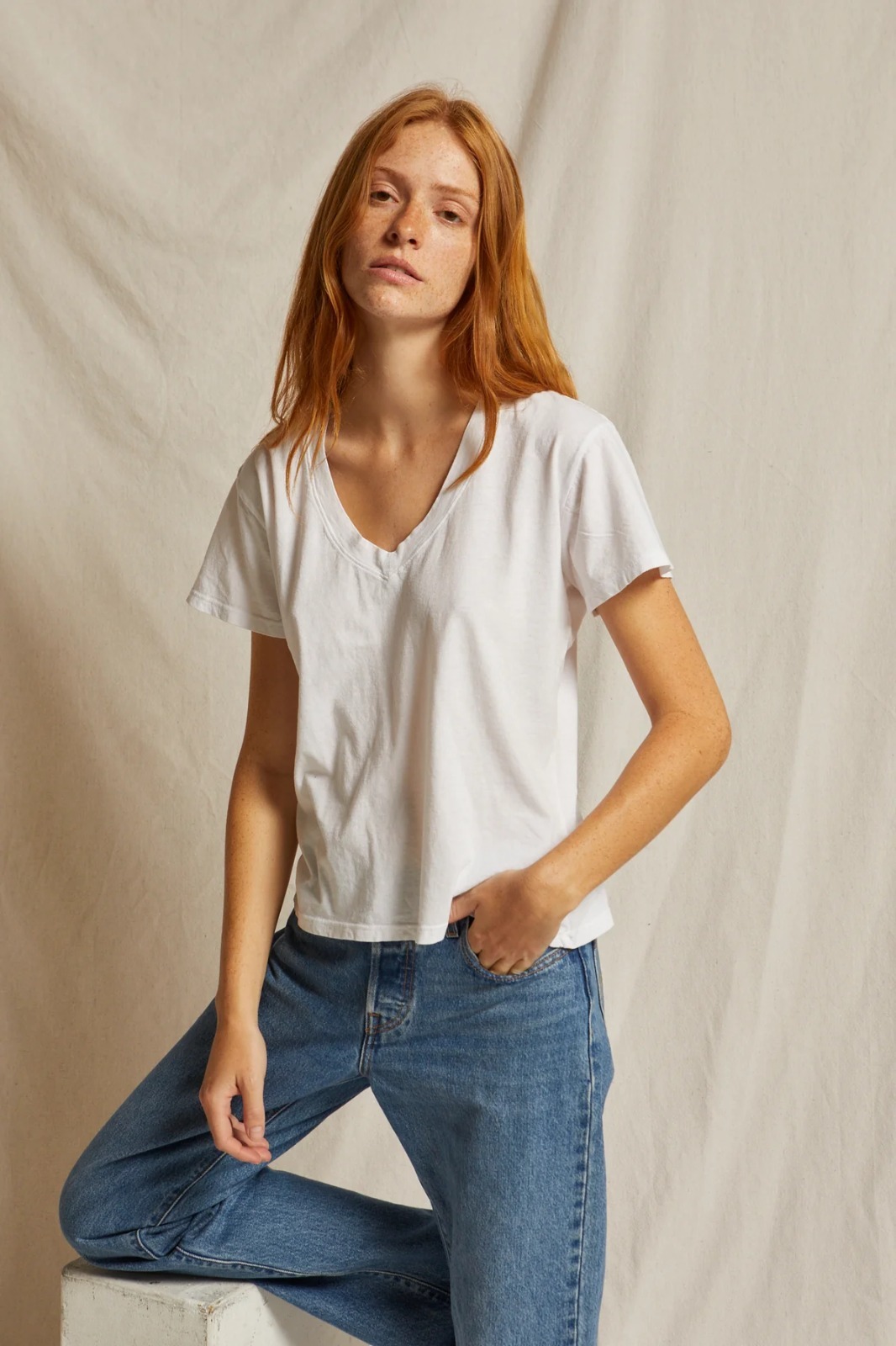 PERFECT WHITE TEE – HENDRIX COTTON BOXY V-NECK TEE