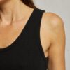 ⁦PERFECT WHITE TEE – BLONDIE STRUCTURED RIB BRA FRIENDLY TANK⁩ – תמונה ⁦2⁩