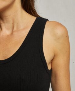 PERFECT WHITE TEE – BLONDIE STRUCTURED RIB BRA FRIENDLY TANK