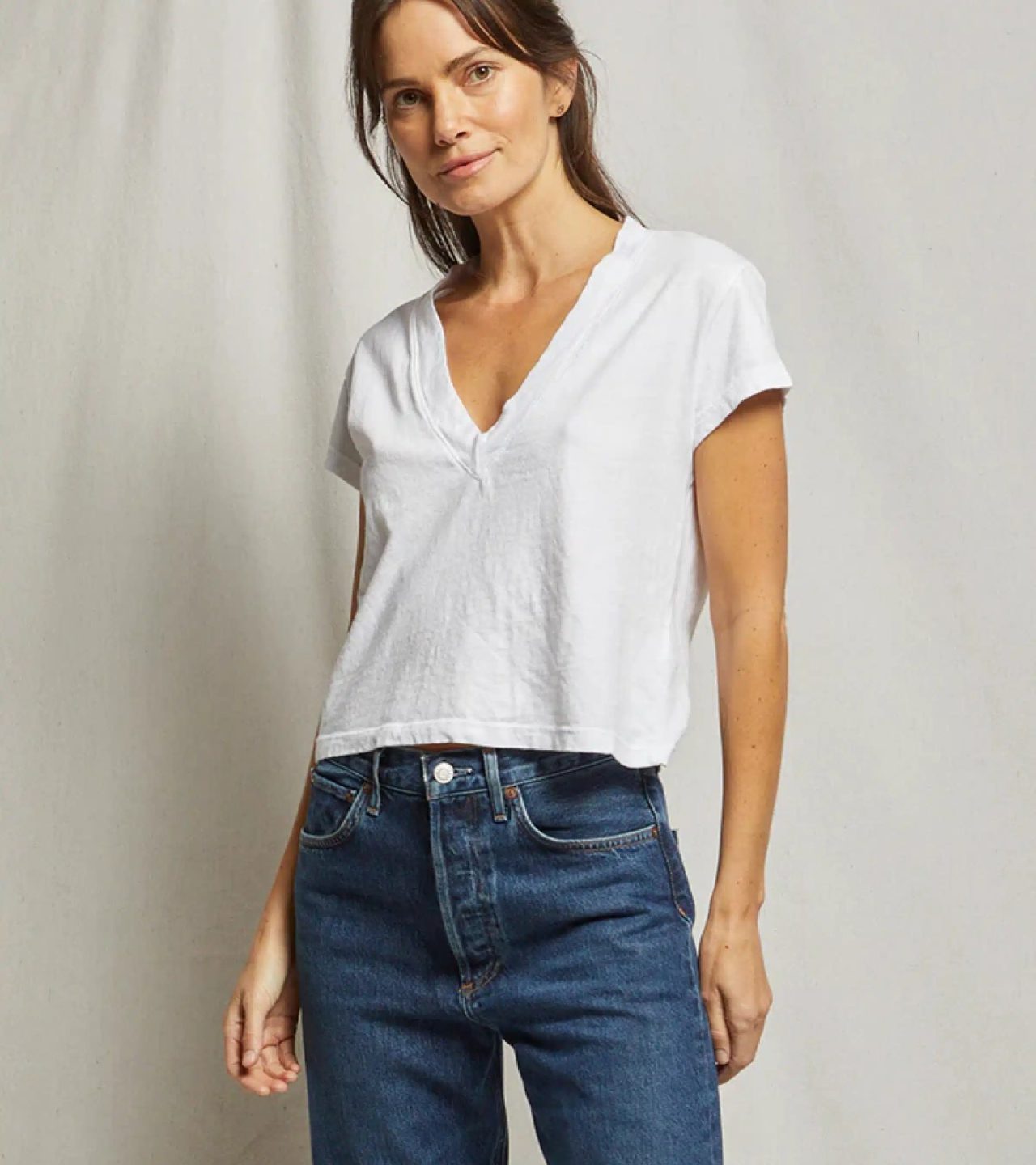 PERFECT WHITE TEE – ALANIS COTTON V-NECK TEE