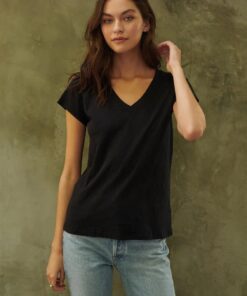 VELVET - JILIAN S/S V NECK TOP BLACK