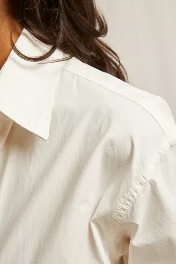 PERFECT WHITE -BUTTON DOWN SHIRT- JEAMES