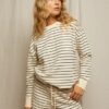 ⁦PERFECT WHITE - TYLER FRENCH TERRY SWEATSHIRT⁩ – תמונה ⁦4⁩