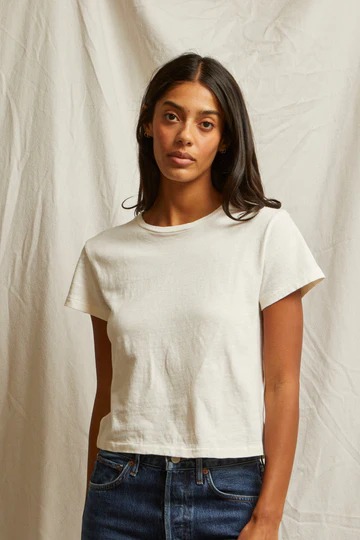 PERFECT WHITE- LISA  FITTED SHORT SLEEVE TEE
